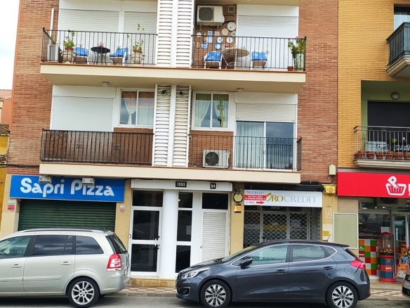 Local en Av Francesc Marimón – Esparreguera –