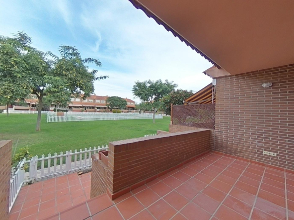 Chalet Adosado en C/ L´Isle D´Abeau