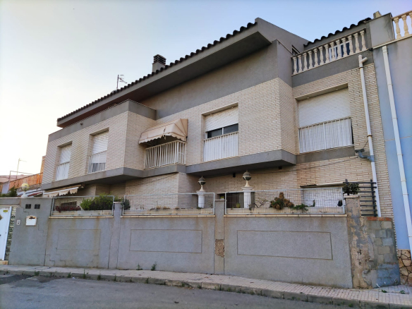 Vivienda adosada en C/ Pireo – Amposta –