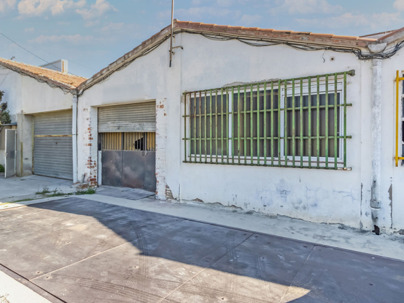 Nave Industrial en C/ Camí de la Torre del Breny