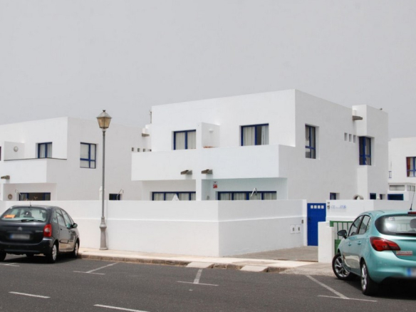 Vivienda pareada en calle La Calera -Residencial Puerto Rubi- Yaiza