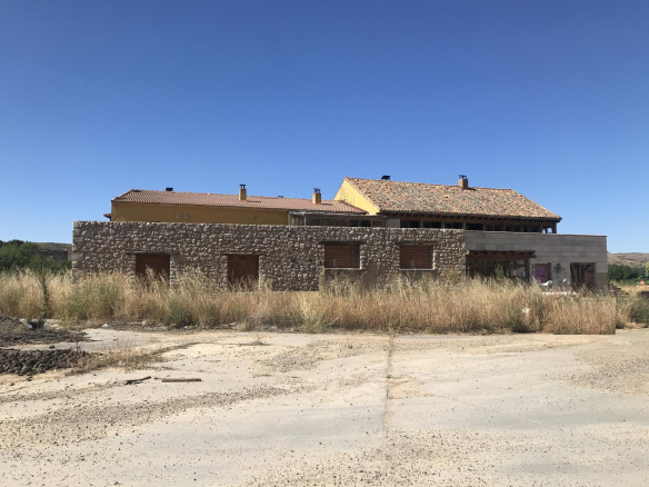 Edificio en C/ Extrarradio, Castrillo de Duero (Valladolid)