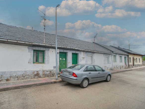 Vivienda en C/ Valdecativo, Fabero (León)