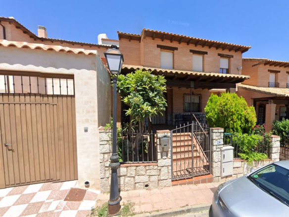 Chalet adosado en C/ Orgaz nº 28