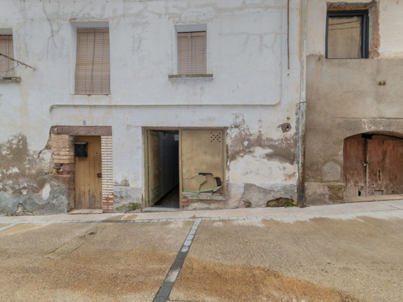 Local comercial en C/ Dels Teulissos – Cardona – Barcelona