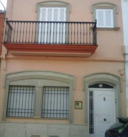 Chalet Adosado situado en	Linares