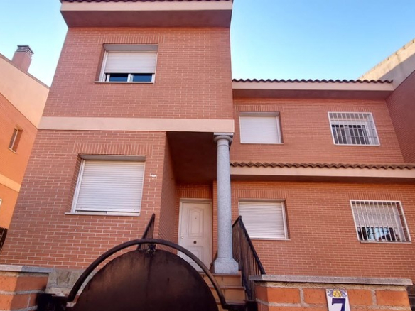 Chalet adosado en Ugena – Toledo –