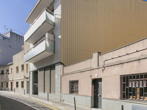 Pisos y locales en C/ Joan Salvat i Papasseit