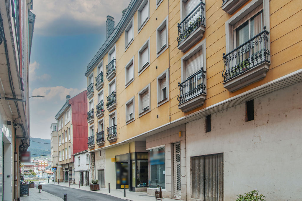 Piso con garaje y trastero en Maria de Pita – O Barco – Ourense