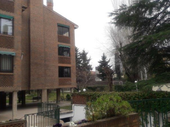 Piso y garaje en C/ Manises, Pozuelo de Alarcón (Madrid)