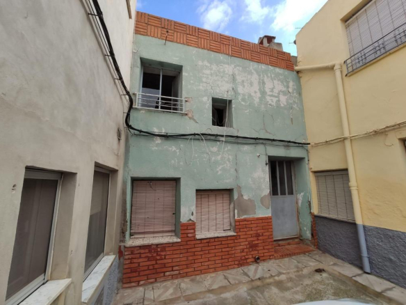 Chalet adosado Montealegre del Castillo