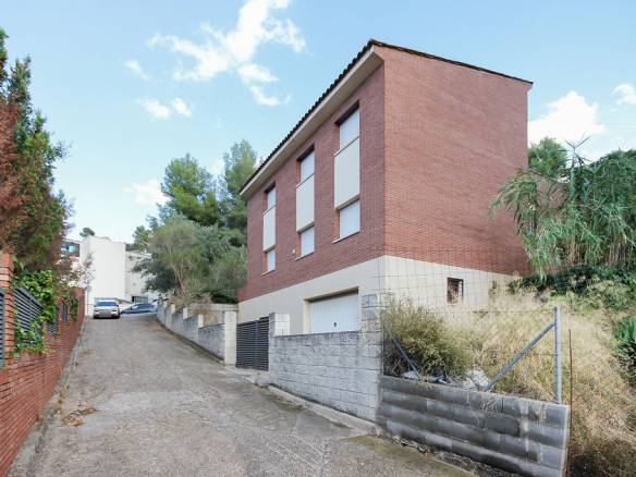 Chalet en C/ De Sant Andreu, Corbera de Llobregat (Barcelona)Corbera de Llobregat (Barcelona)