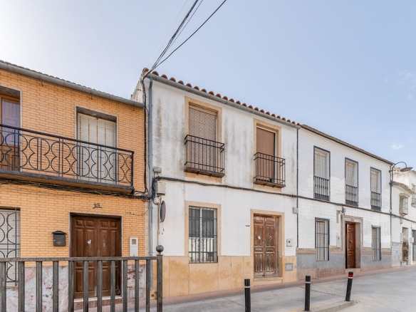 Casa adosada en C/ El Encinar, Fernán-Núñez (Córdoba)