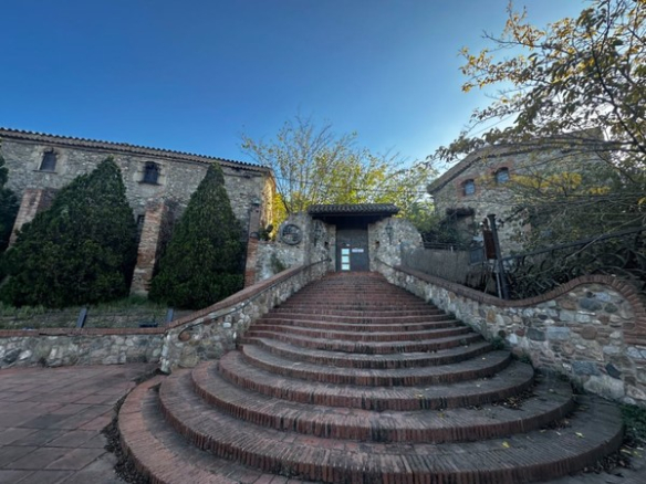 Edificio comercial en Cr Sant Adrià a la RocaCr Sant Adrià a la Roca, Montcada i Reixac (Barcelona)