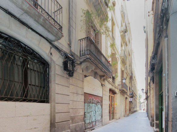 Locales comerciales en C/ Serra – Barcelona –
