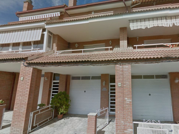 Chalet adosado Algerri