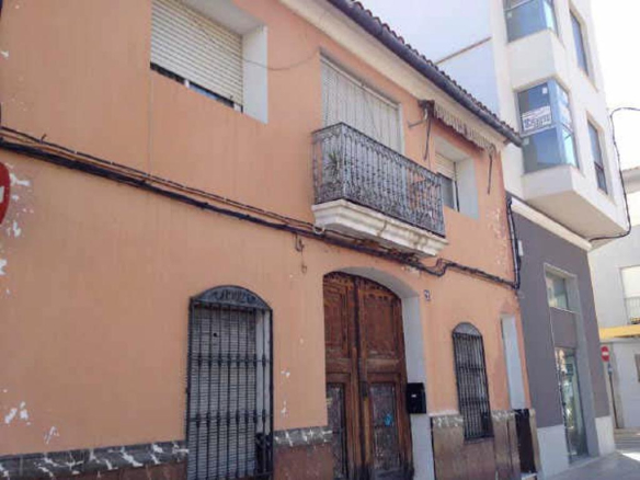 Casa adosada en C/ Matilde Malo B a V – Alzira –