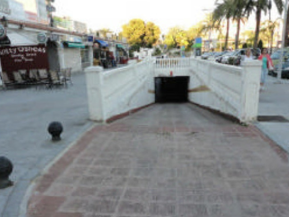 Local en C/ Antonio Machado, Benalmádena (Málaga)
