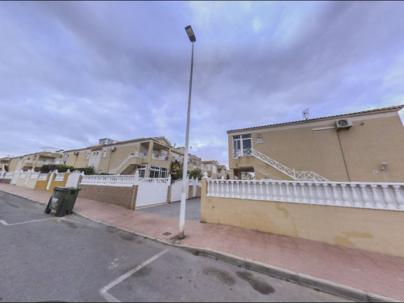 Chalet Adosado situado en Torrevieja – Alicante