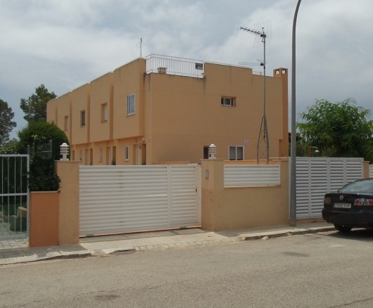 Chalet adosado en C/Alfons I, Mont-roig del Camp (Tarragona)
