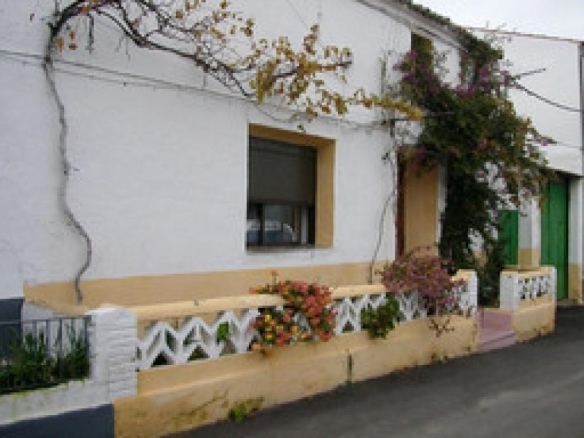 Chalet adosada en Santiago de Alcántara (Cáceres)