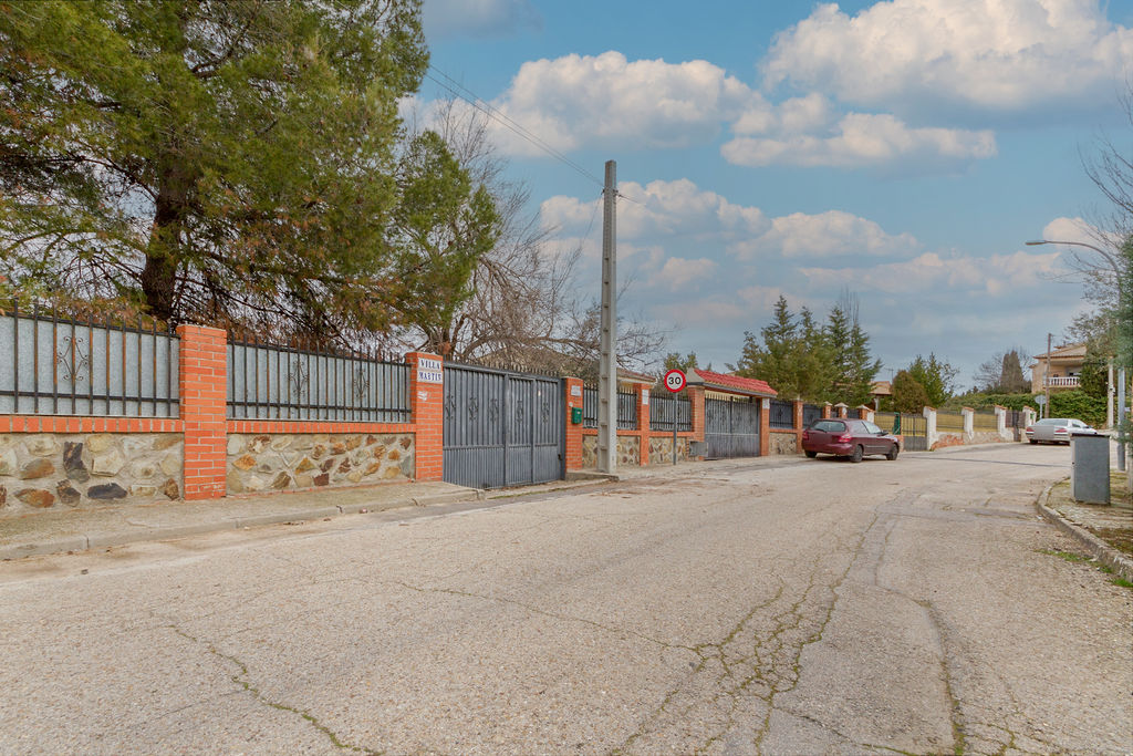 Chalet independiente en C/ Dinamarca, Colmenar de Oreja (Madrid)