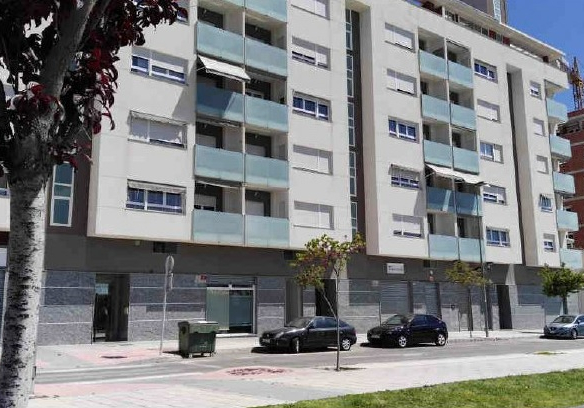 Local comercial en C/ Lieja – Elda – Alicante