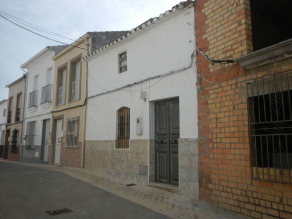 Casa adosada en C/ Iglesia de Navarredonda, El Saucejo (Sevilla)