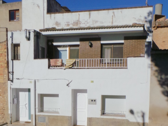 Chalet adosado en C/ Finisterra, Tortosa (Tarragona)