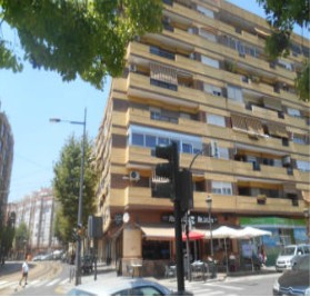 Local en C/ Fra Pere Vives, Valencia (Valencia)