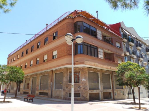 Local en C/ Poeta Zorilla, Petrer (Alicante)