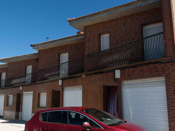 Chalet adosado en C/ Baja