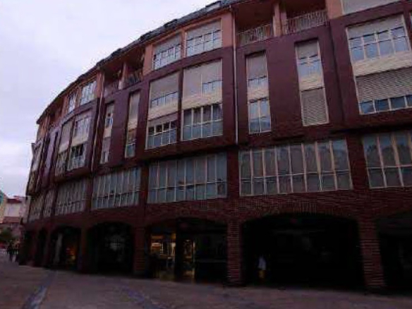 Local en Pz Piqué y Varela, Torrelavega (Cantabria)