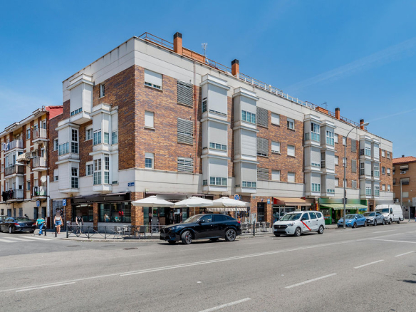 Pisos con plaza de garaje en C/ Domingo Párraga, Madrid