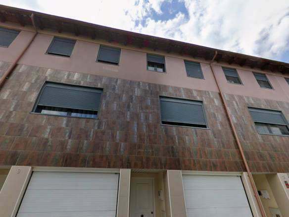 Chalet adosado en Av Ramón Espinet